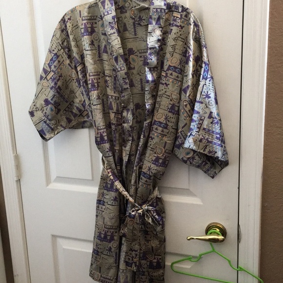 FINAL MARKDOWN Luxurious wrap robe medium - Picture 1 of 4